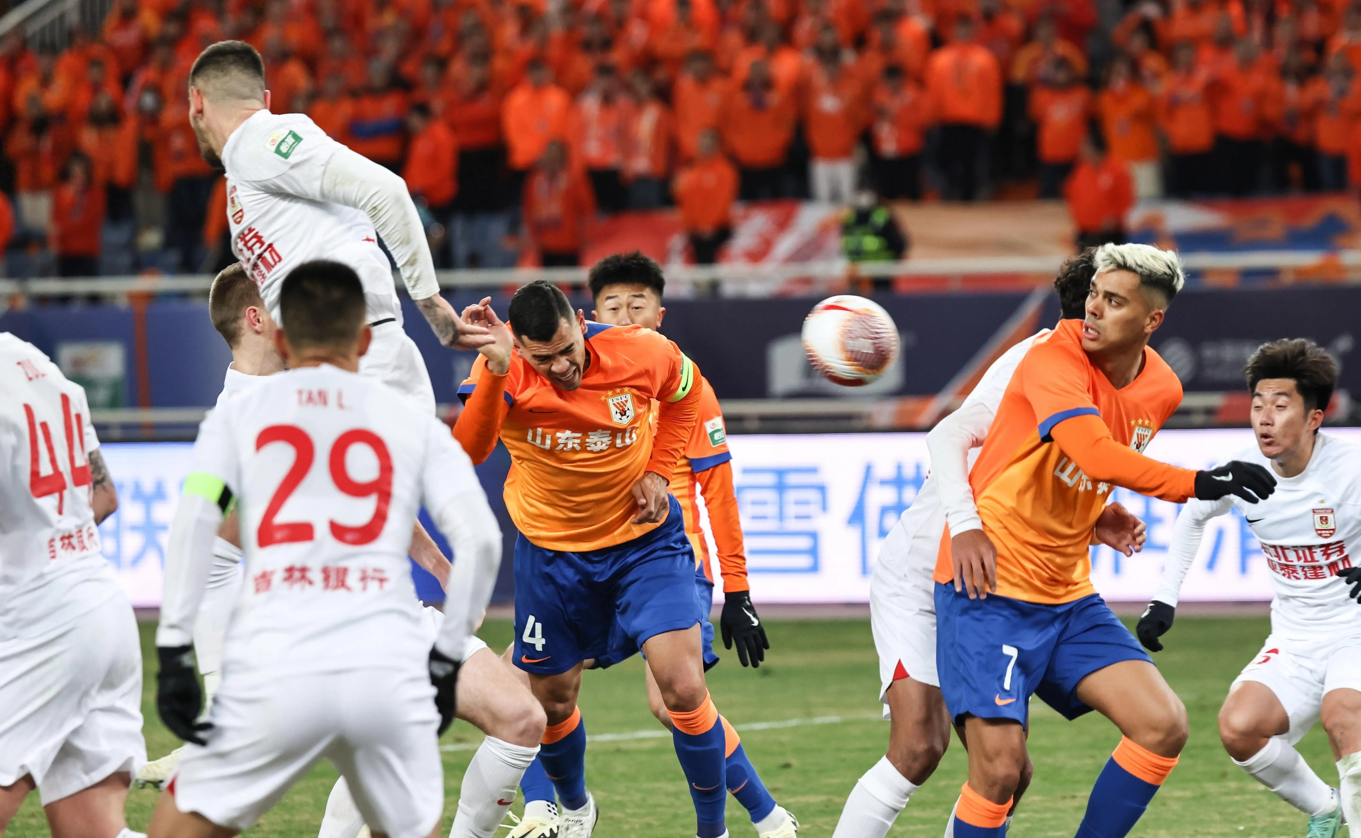 包含上海申花加时末段外线爆发，志在全明星赛名次提升，震撼外界，轮换策略成焦点的词条